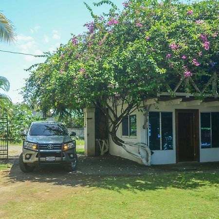 Chalet Castillo El Estor Εξωτερικό φωτογραφία