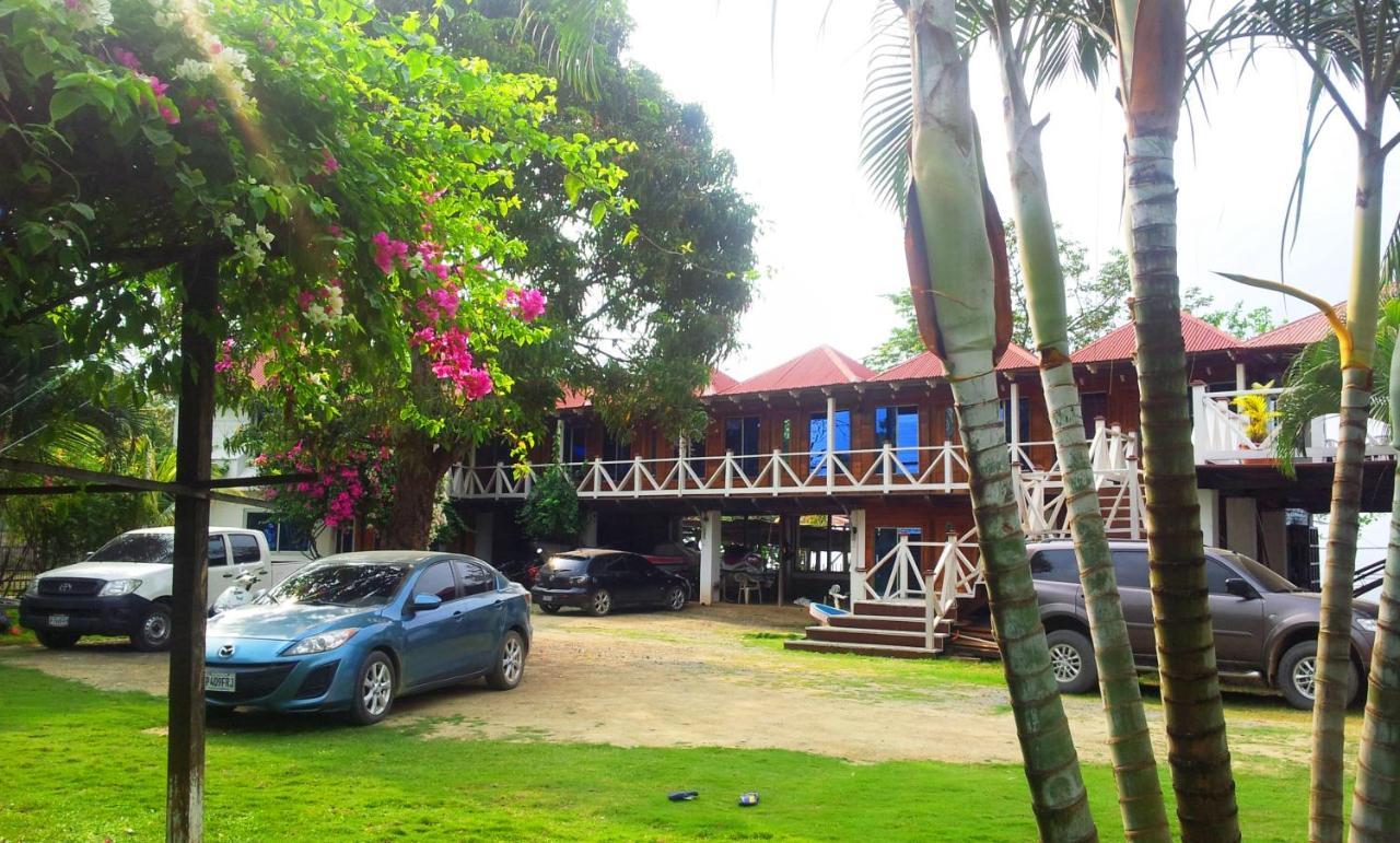 Chalet Castillo El Estor Εξωτερικό φωτογραφία