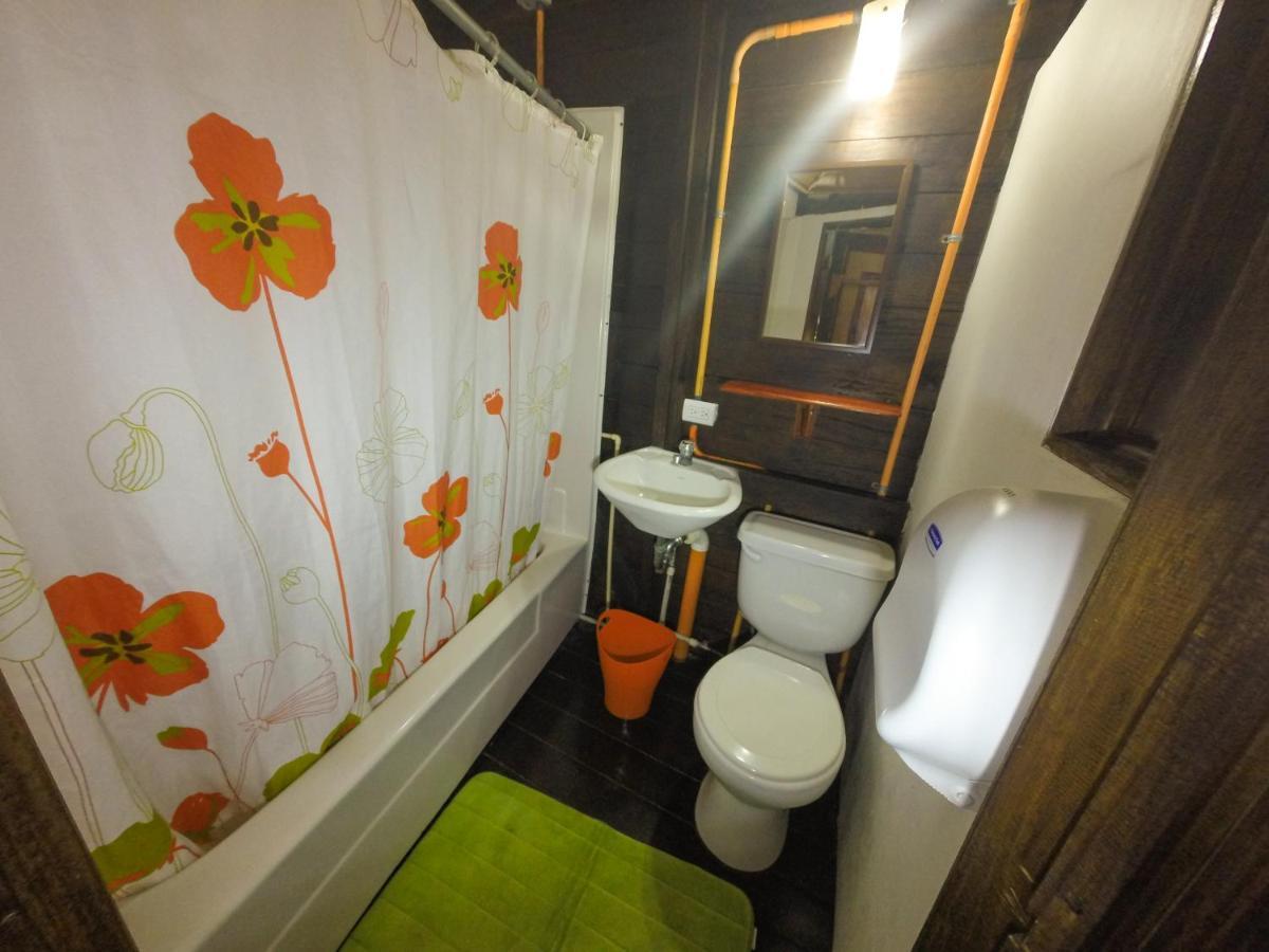 Chalet Castillo El Estor Εξωτερικό φωτογραφία
