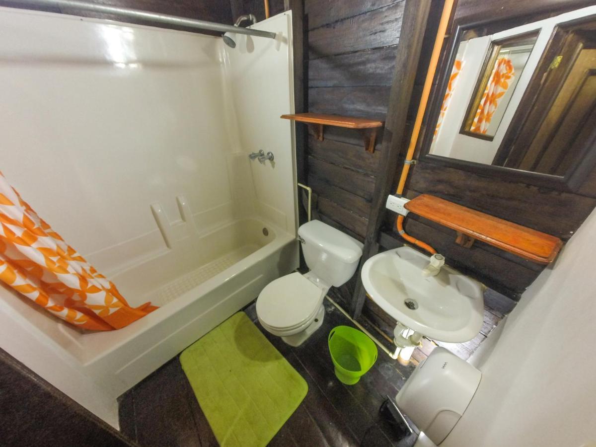 Chalet Castillo El Estor Εξωτερικό φωτογραφία