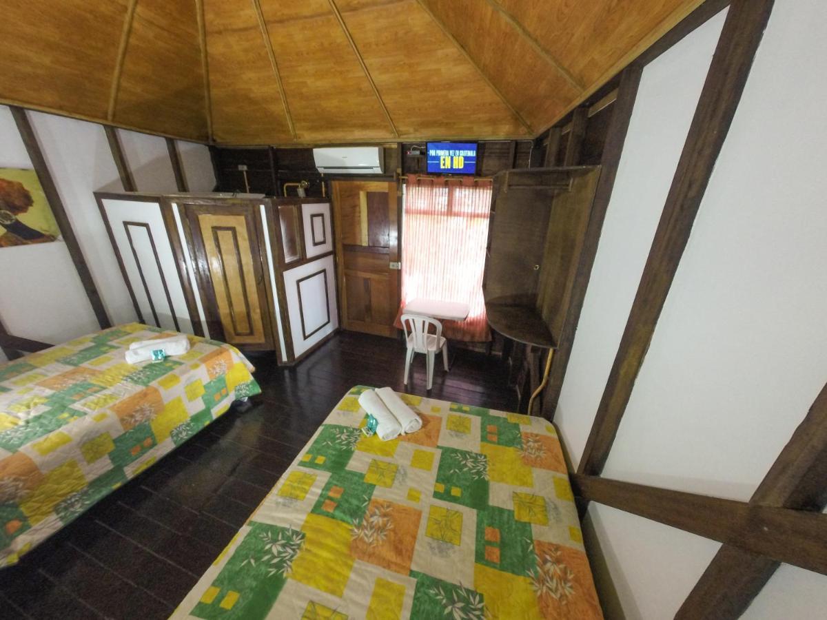 Chalet Castillo El Estor Εξωτερικό φωτογραφία
