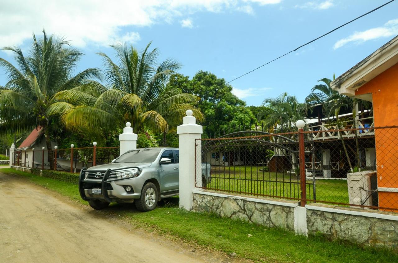 Chalet Castillo El Estor Εξωτερικό φωτογραφία