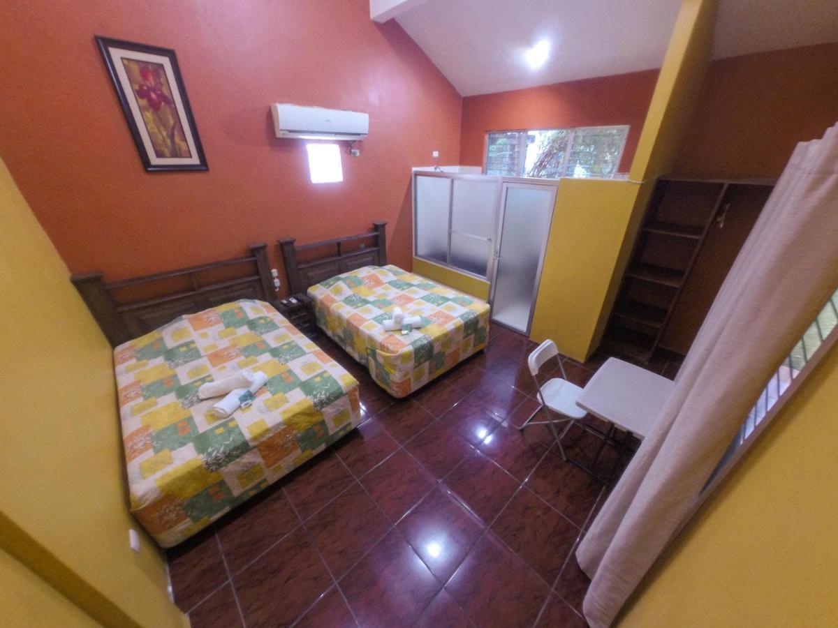 Chalet Castillo El Estor Εξωτερικό φωτογραφία