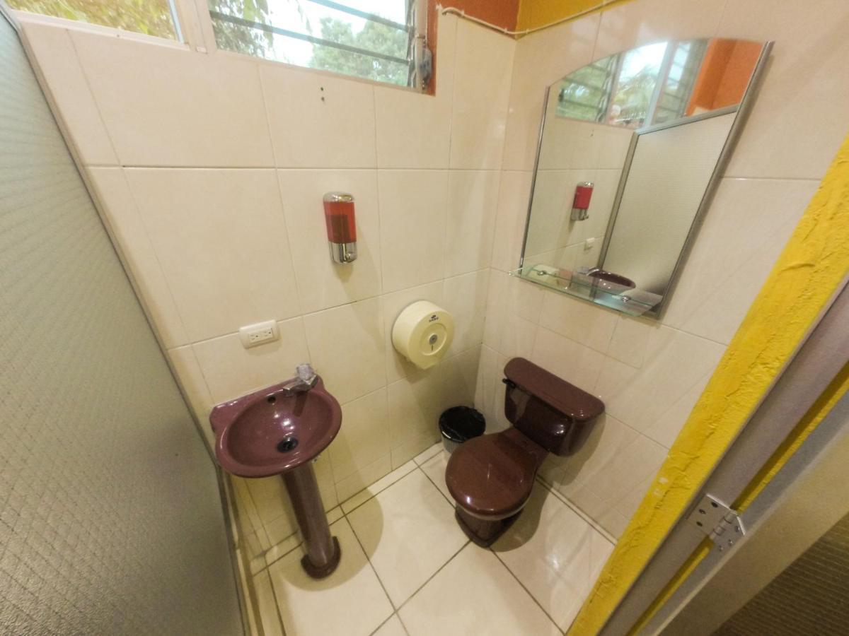 Chalet Castillo El Estor Εξωτερικό φωτογραφία