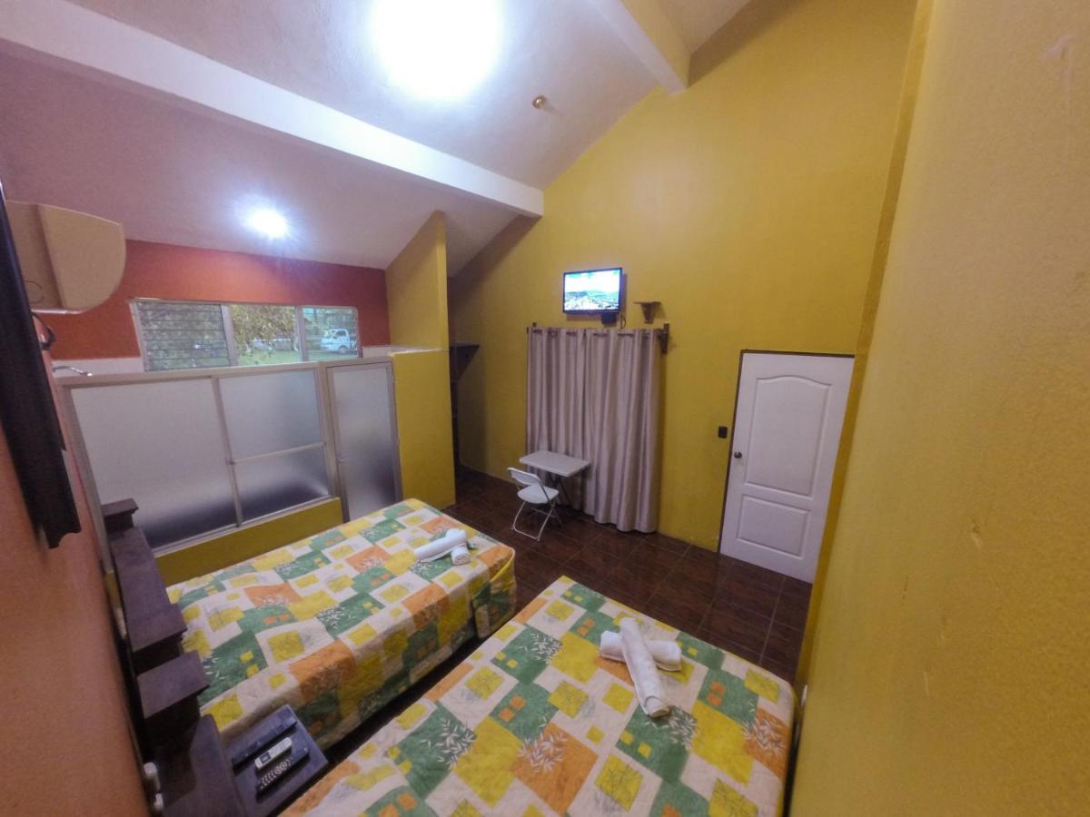 Chalet Castillo El Estor Εξωτερικό φωτογραφία
