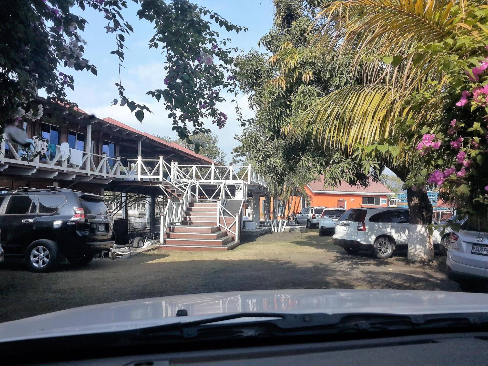Chalet Castillo El Estor Εξωτερικό φωτογραφία